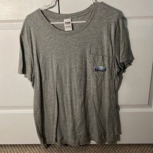 ✨Victoria’s Secret PINK✨ 
Gray short sleeve shirt with pocket
Size large
